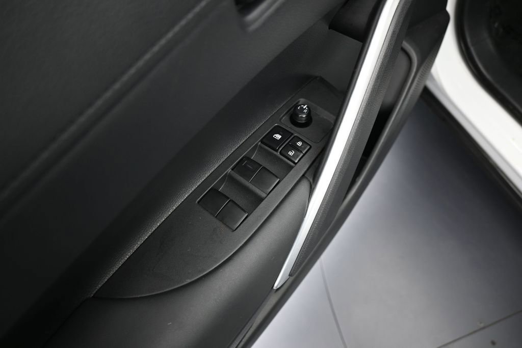 Used 2024 Toyota Corolla Cross LE FWD image 13