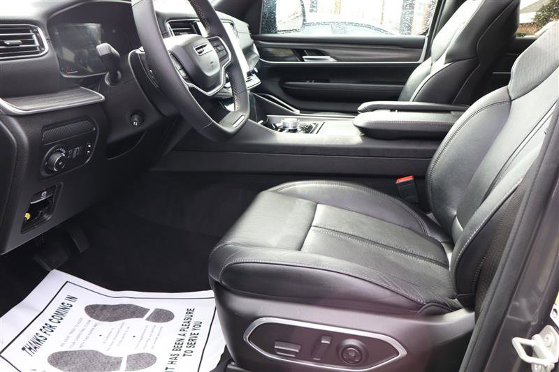 Used 2024 Jeep Wagoneer L Series II w/ Convenience Group I image 7