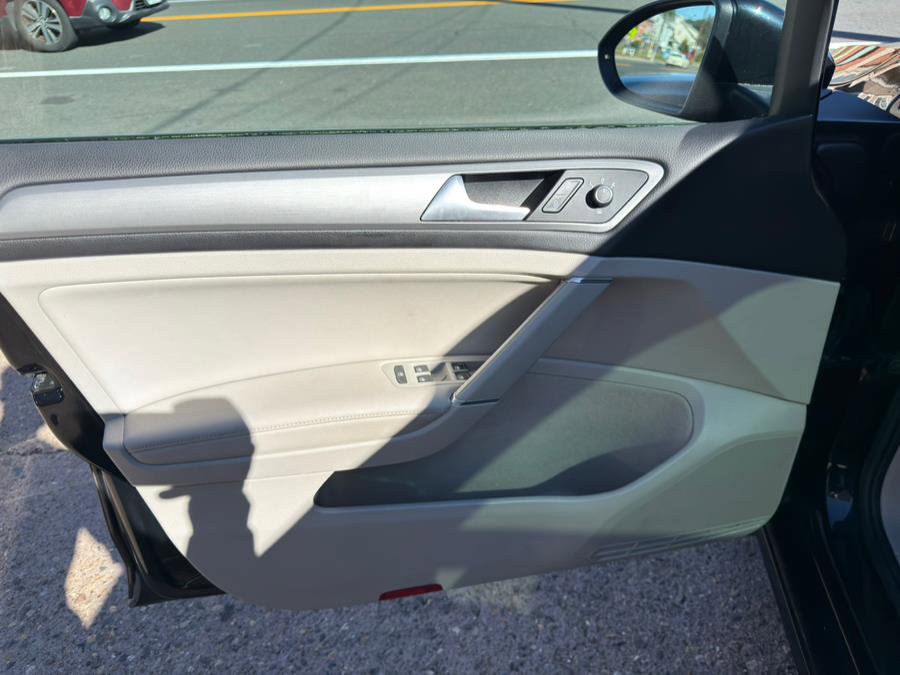 Used 2016 Volkswagen Golf SE image 13