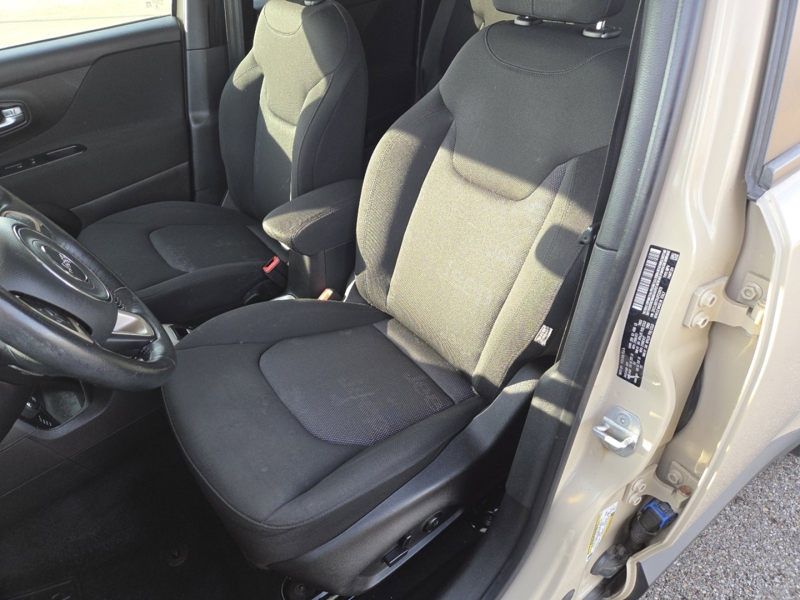 Used 2016 Jeep Renegade Latitude image 24