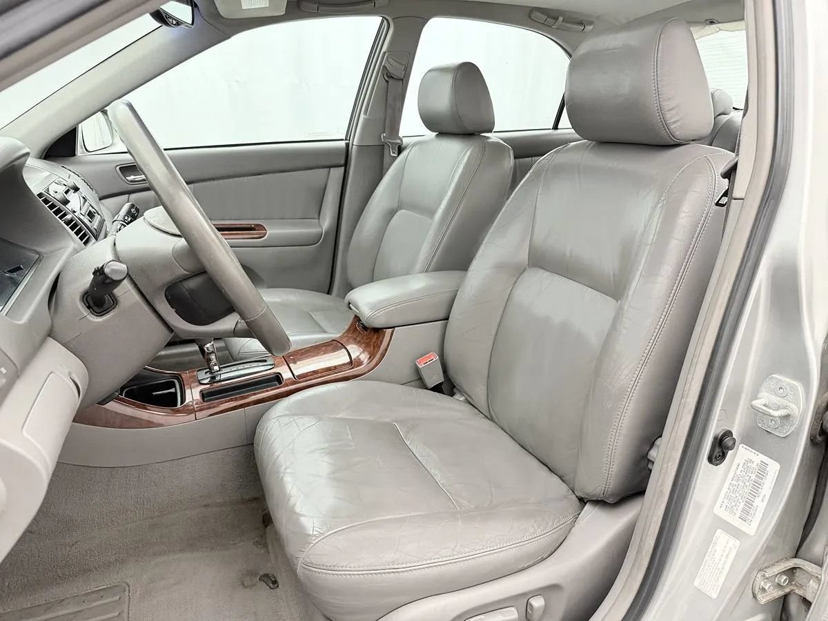 Used 2002 Toyota Camry LE FWD image 7
