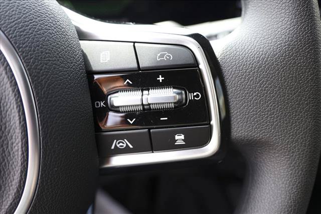 Used 2025 Kia Sorento LX FWD image 16