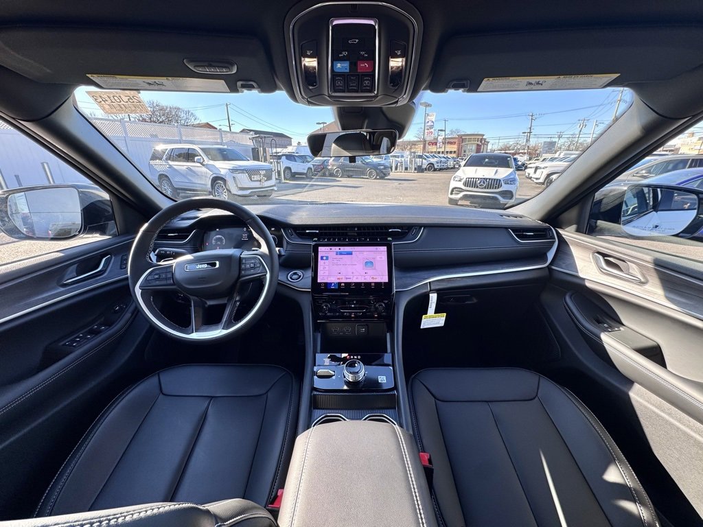 New 2025 Jeep Grand Cherokee Limited w/ Black Appearance Package image 10
