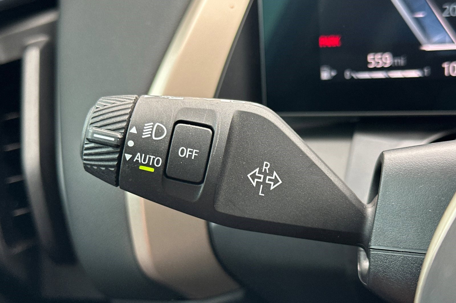 Used 2025 BMW X3 xDrive30i w/ Premium Package image 33