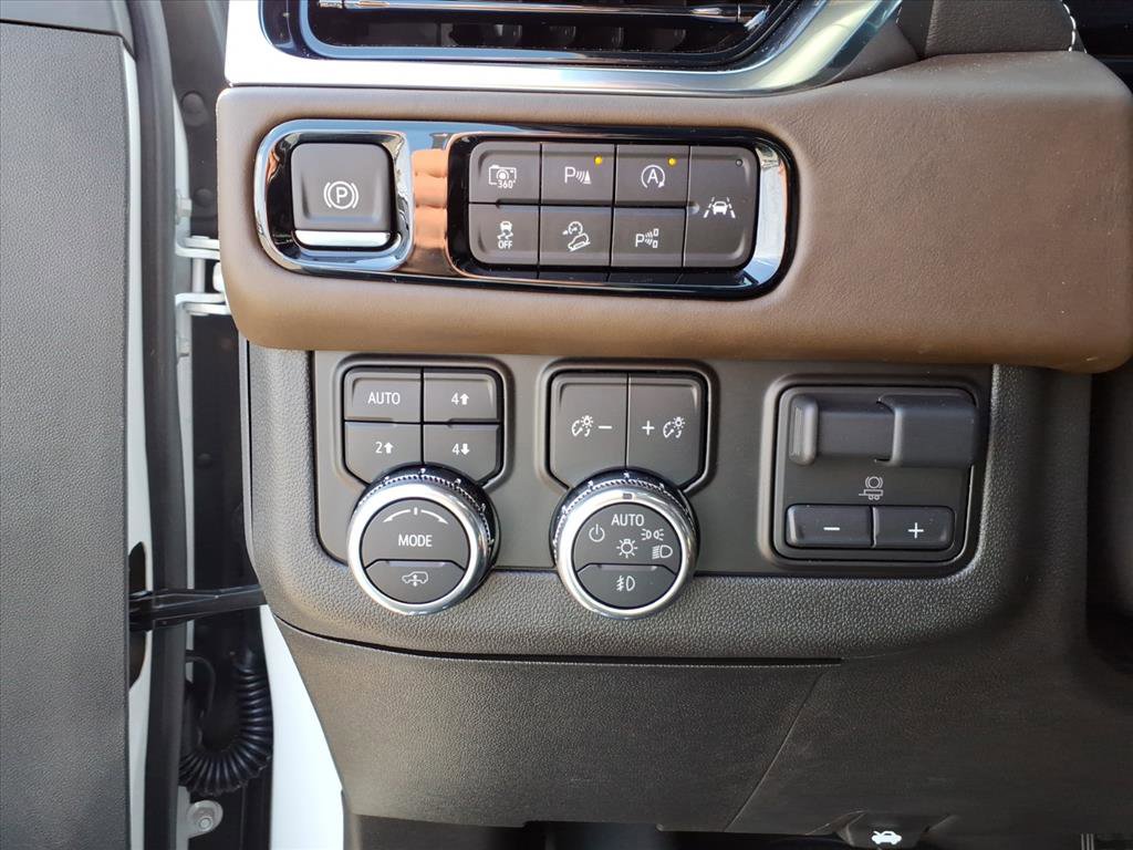 Used 2025 GMC Yukon Denali Ultimate w/ LPO, Floor Liner Package image 17