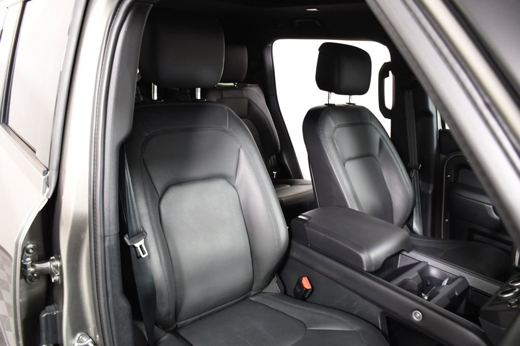 Used 2025 Land Rover Defender 130 X-Dynamic SE image 20