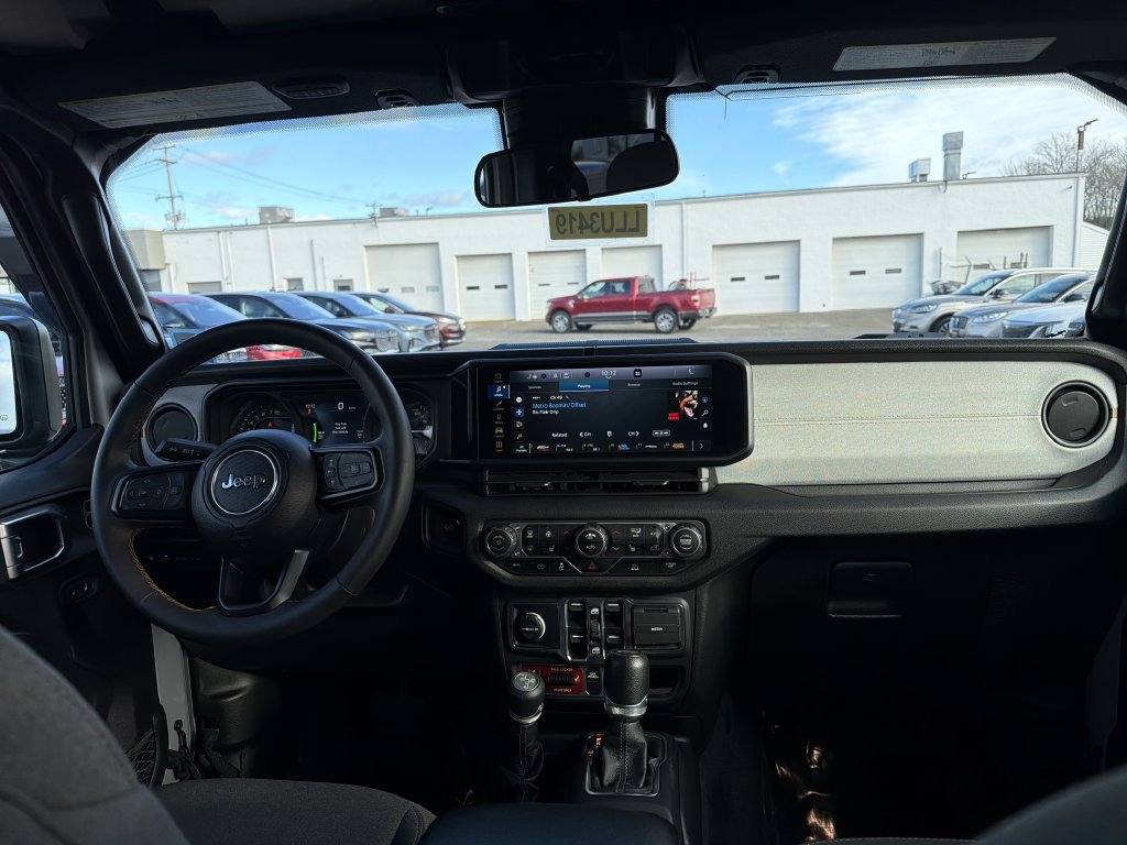 Used 2024 Jeep Wrangler Unlimited AWD/4WD image 21