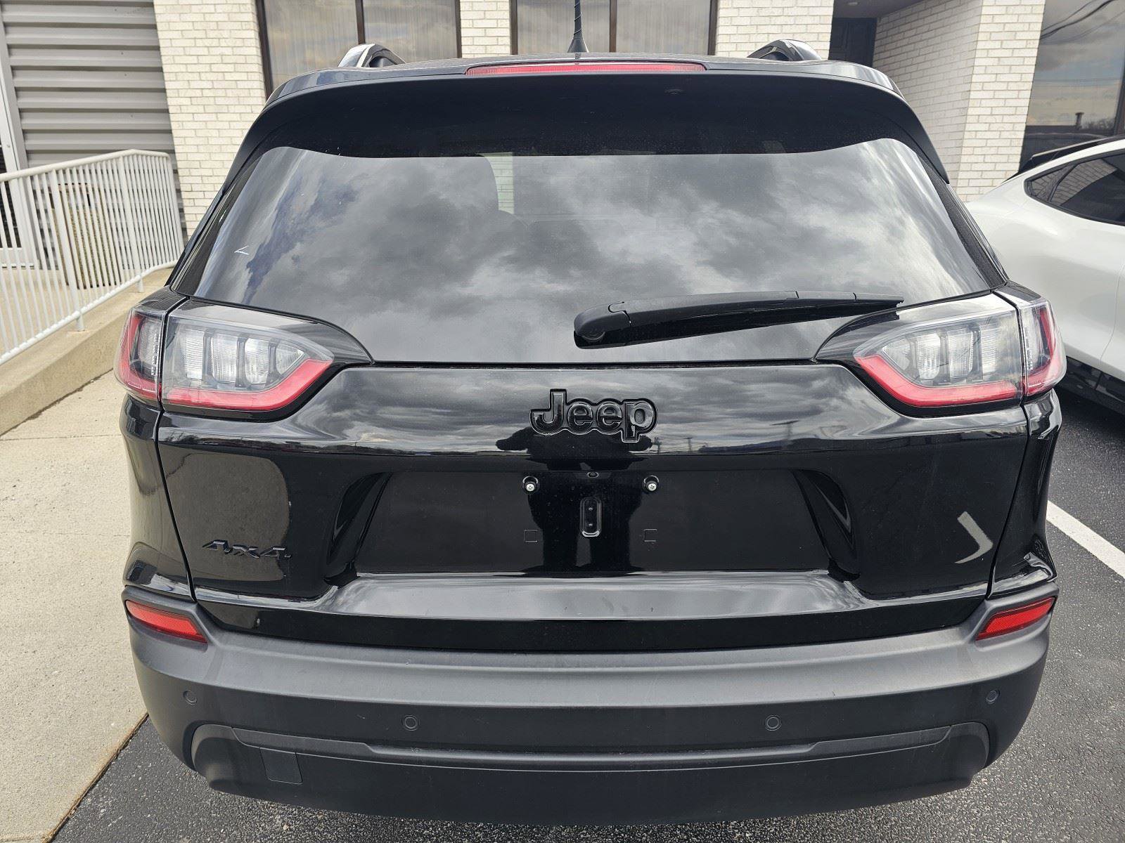 Used 2023 Jeep Cherokee Altitude Lux image 4