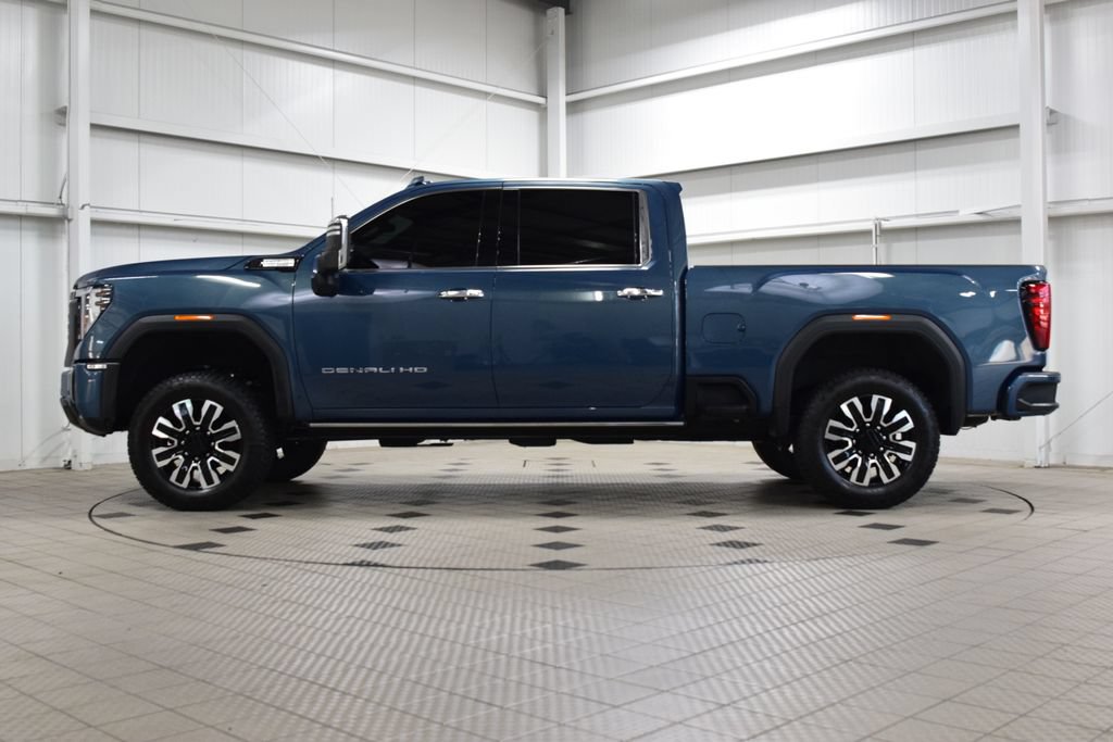 Used 2025 GMC Sierra 2500 Denali Ultimate AWD/4WD image 4