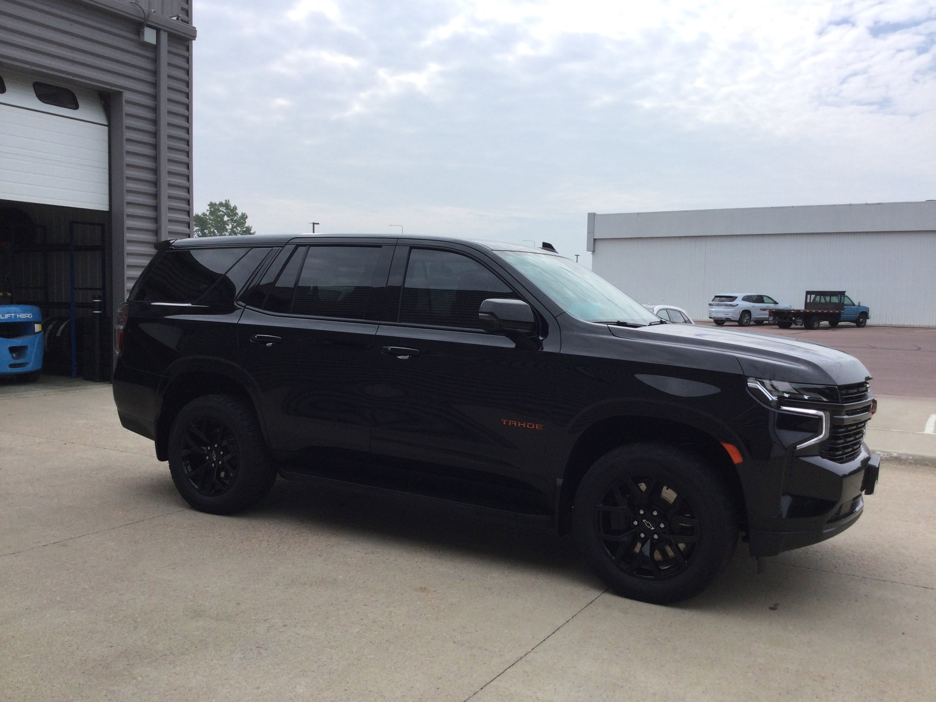 Used 2023 Chevrolet Tahoe RST w/ RST Performance Edition AWD/4WD image 4