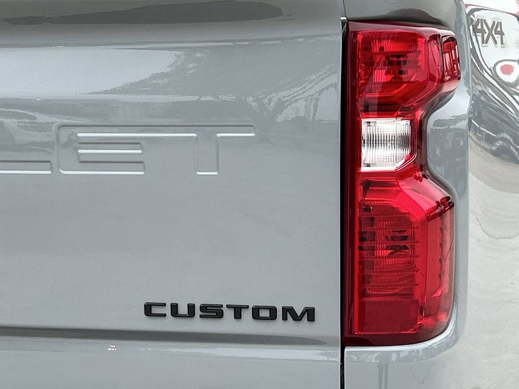 Used 2025 Chevrolet Silverado 2500 Custom w/ Custom Value Package image 8