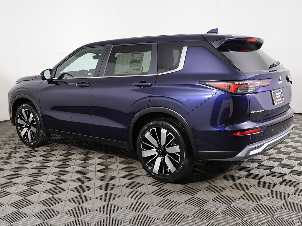 New 2025 Mitsubishi Outlander SE image 16