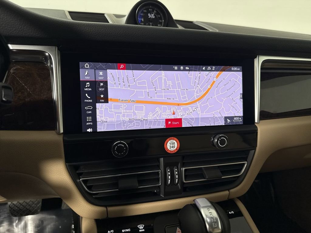 Certified 2024 Porsche Macan image 27