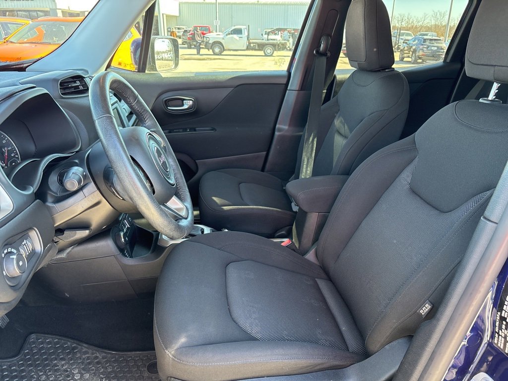 Used 2017 Jeep Renegade Latitude w/ Cold Weather Group image 11