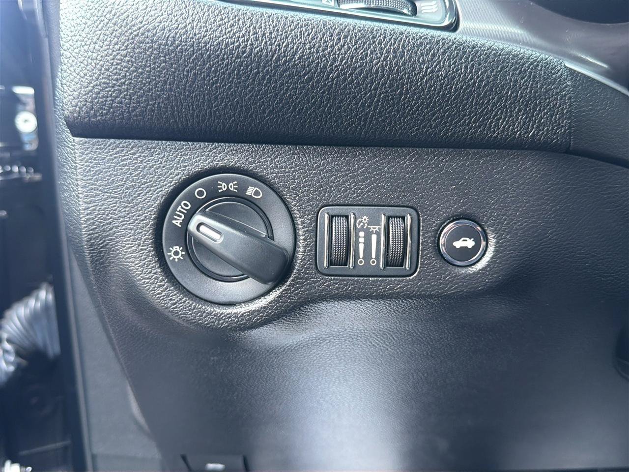 Used 2022 Dodge Challenger SXT RWD image 22