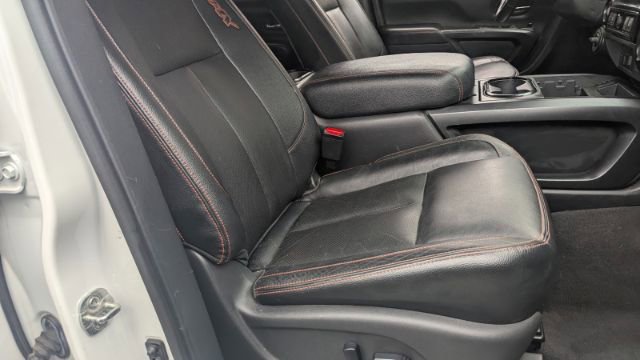Used 2022 Nissan Titan PRO-4X w/ Pro-4x Convenience Package image 17