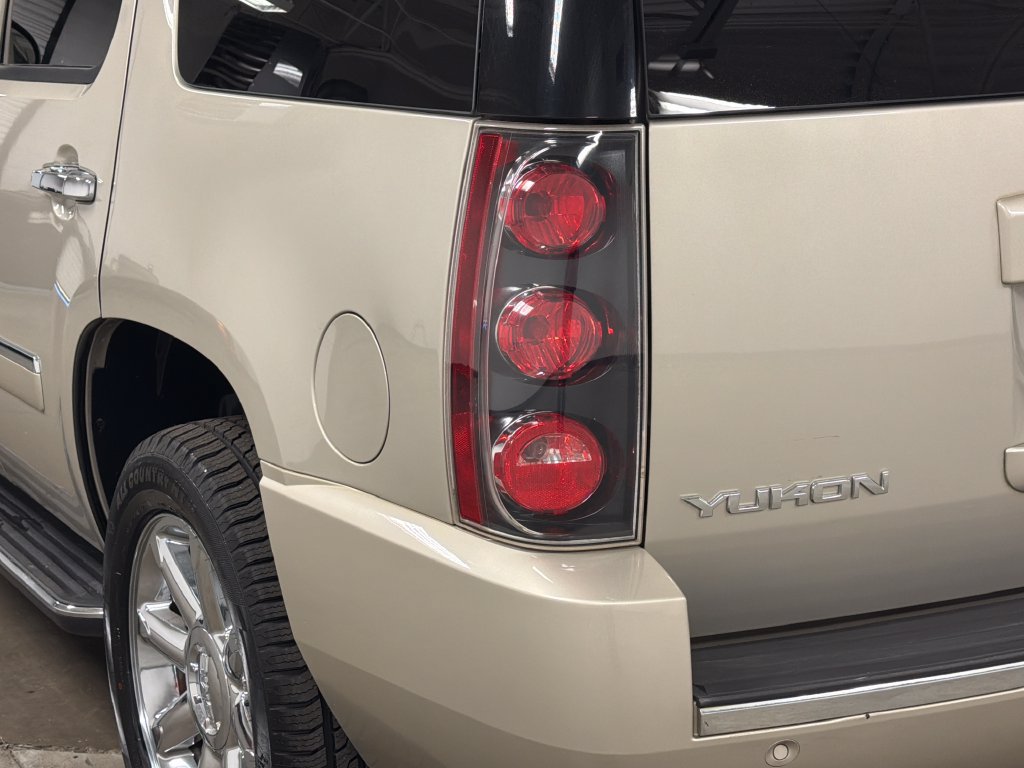 Used 2014 GMC Yukon Denali RWD image 14