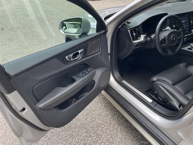 Certified 2025 Volvo V60 B5 Cross Country Ultra AWD/4WD image 11