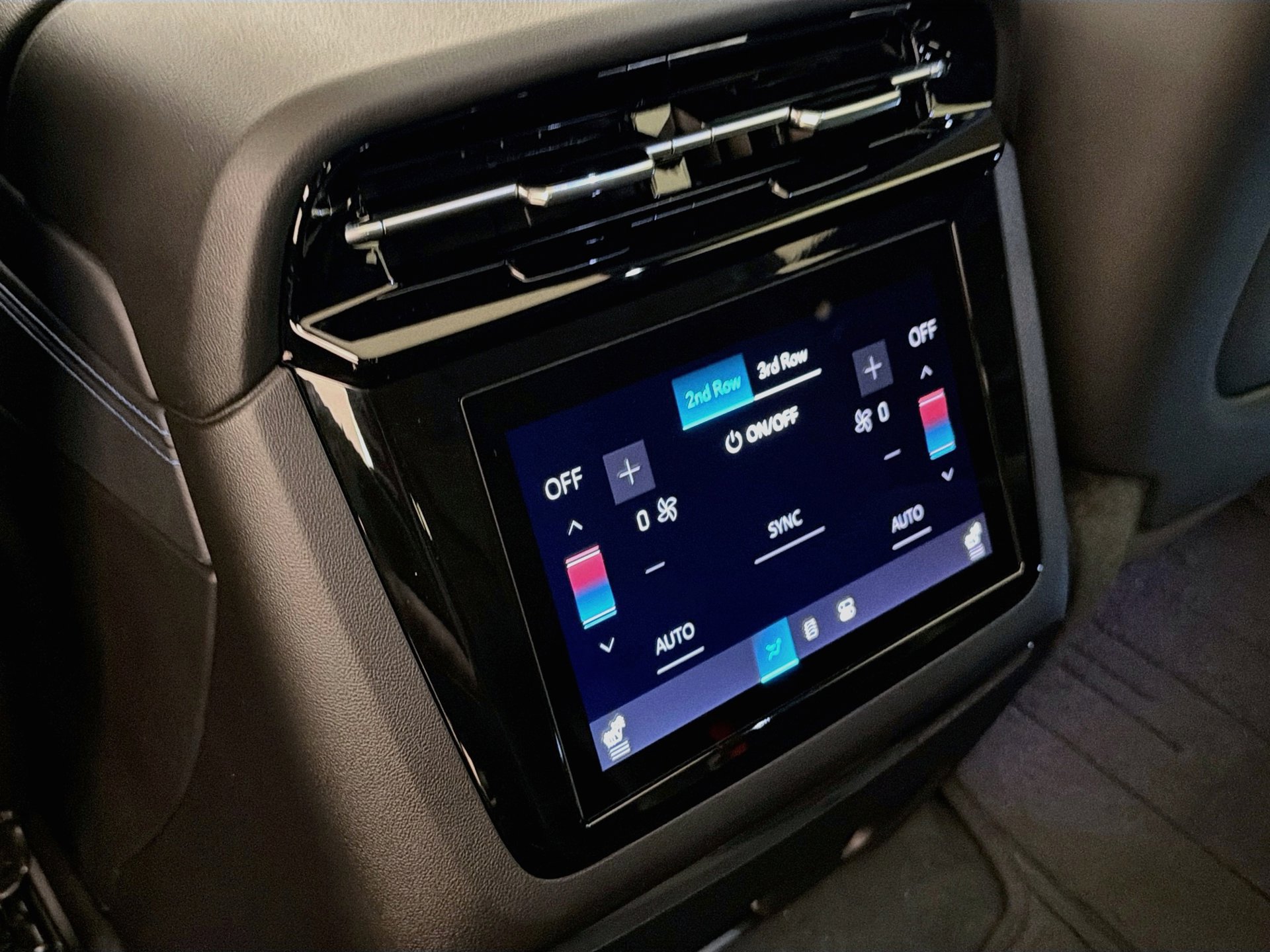 New 2026 Cadillac Escalade IQL Sport 1 w/ LPO, ONYX Package AWD/4WD image 21