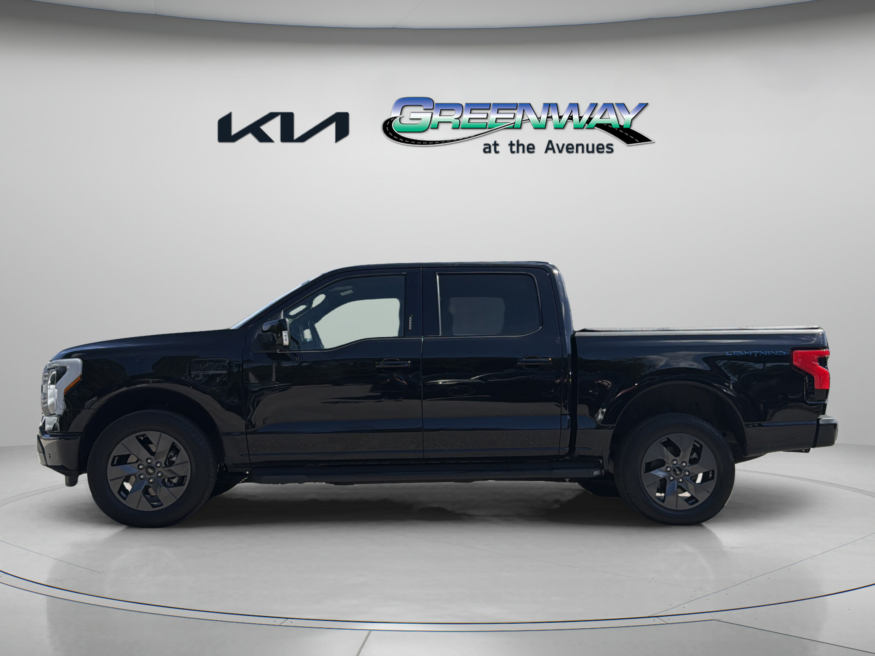 Used 2023 Ford F150 Lightning Lariat AWD/4WD image 3