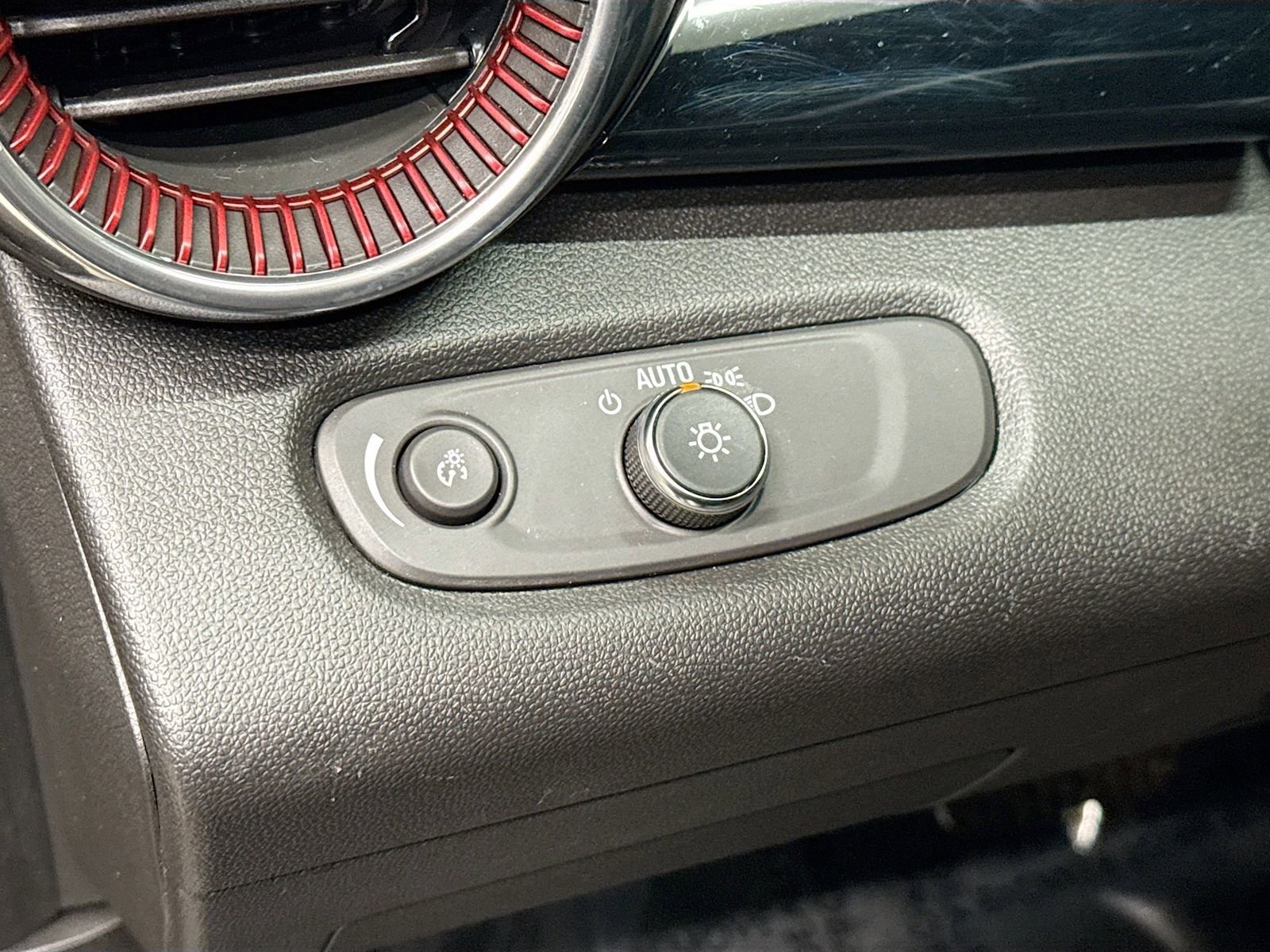 Certified 2025 Chevrolet Trax RS w/ Driver Confidence Package image 13