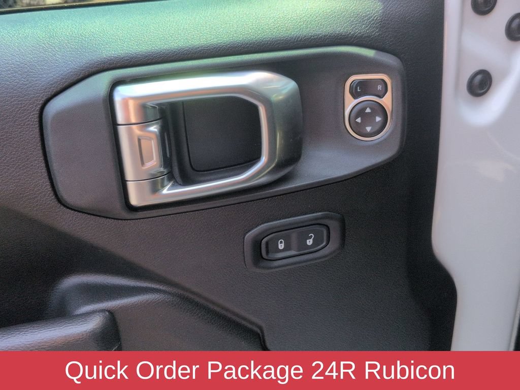 Used 2025 Jeep Gladiator Rubicon w/ Technology Group AWD/4WD image 13