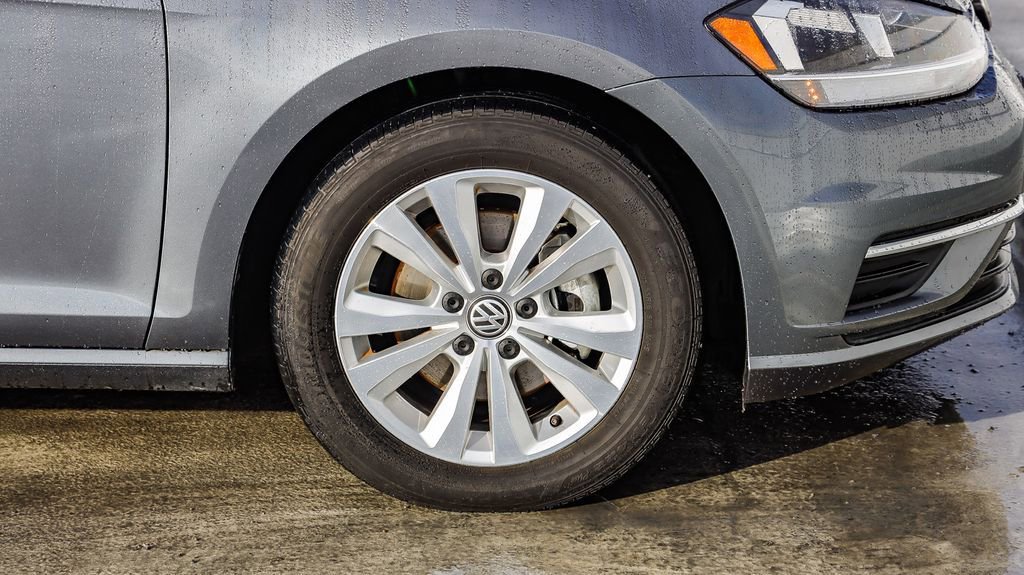 Used 2021 Volkswagen Golf 4-Door image 11