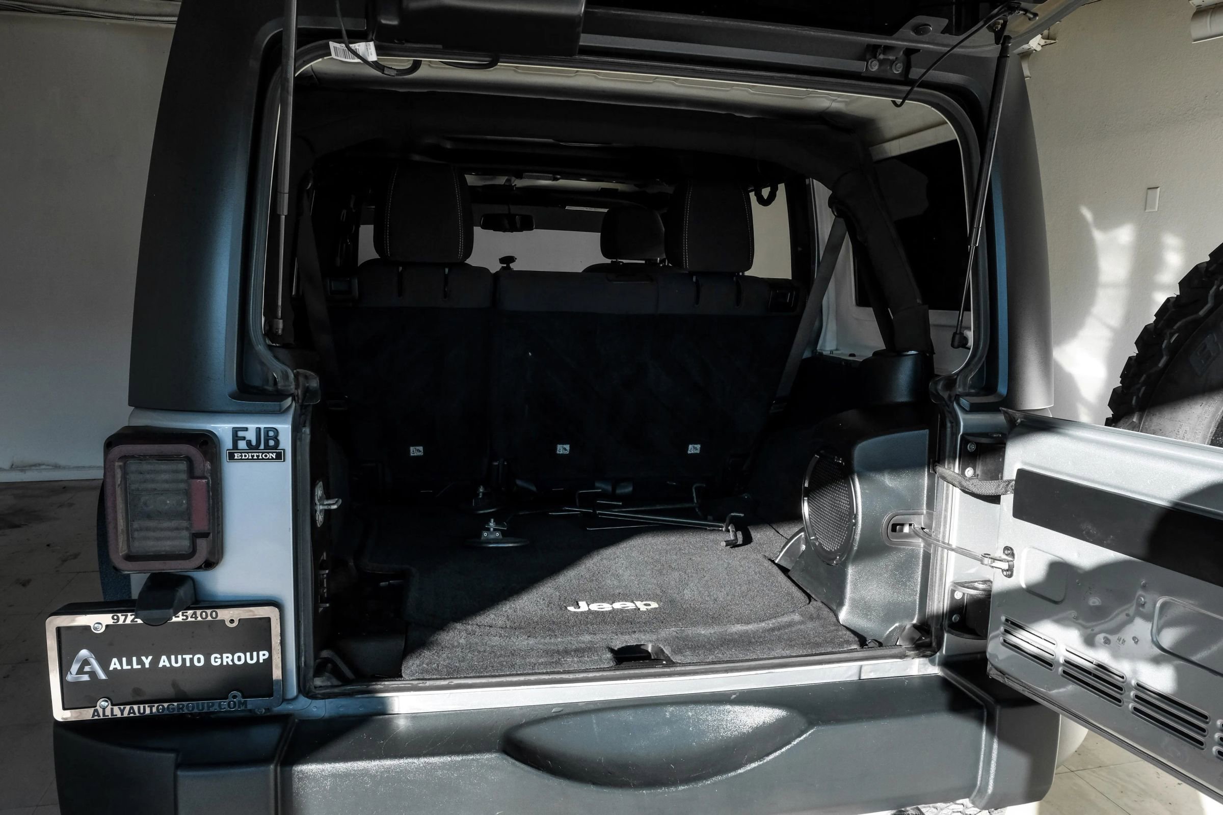 Used 2014 Jeep Wrangler Unlimited Rubicon w/ Max Tow Package image 47