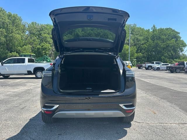 Used 2023 Buick Envision Avenir AWD/4WD image 17