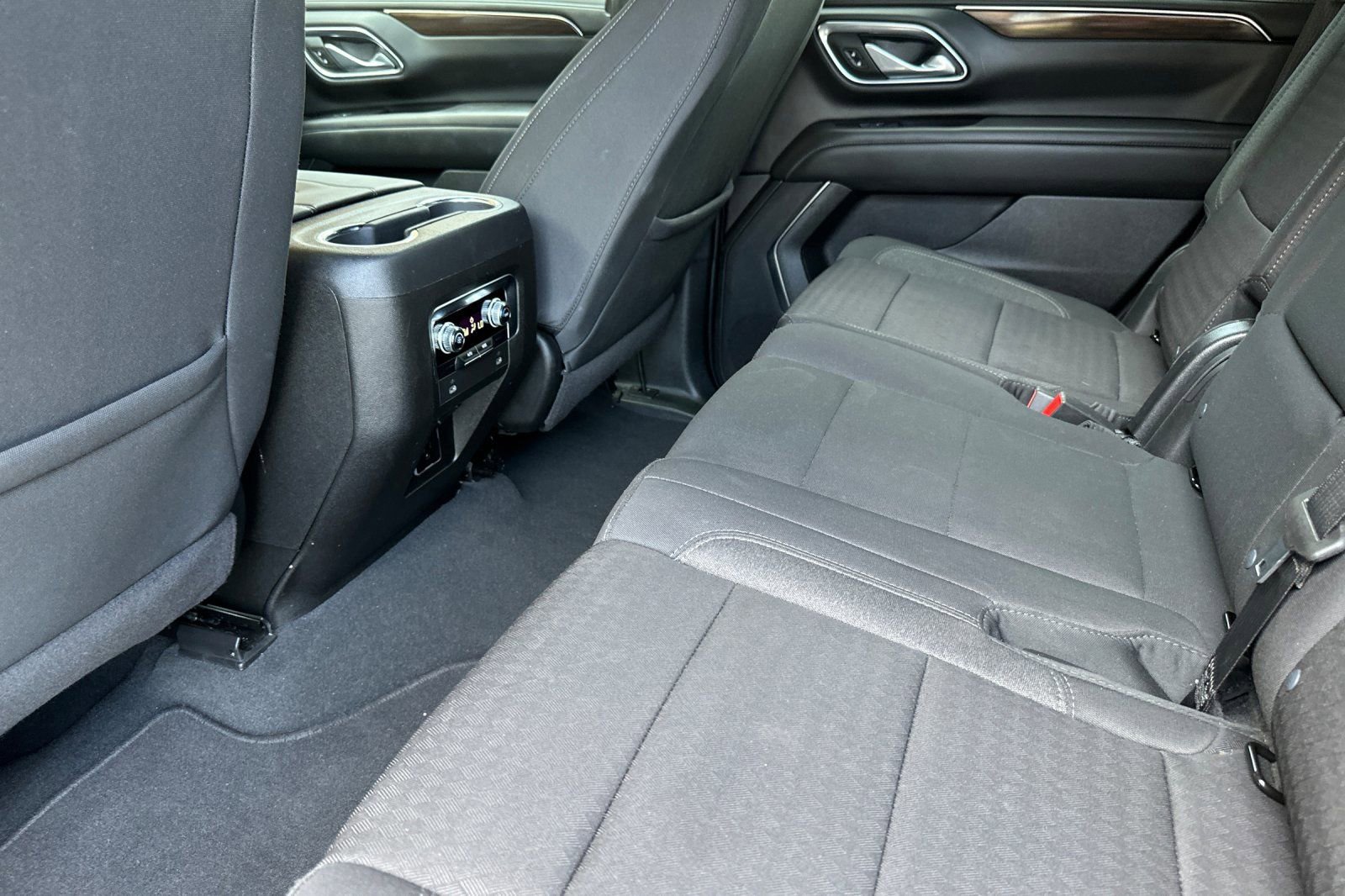 Used 2024 GMC Yukon SLE RWD image 13