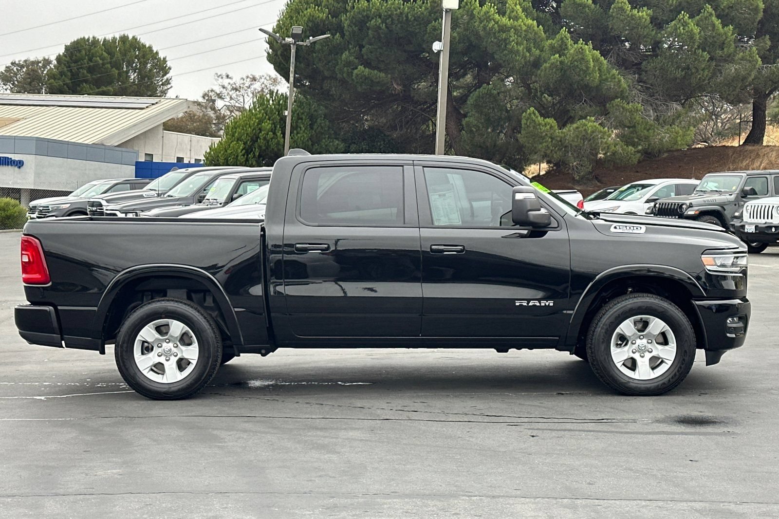 Used 2025 RAM 1500 Big Horn AWD/4WD image 3