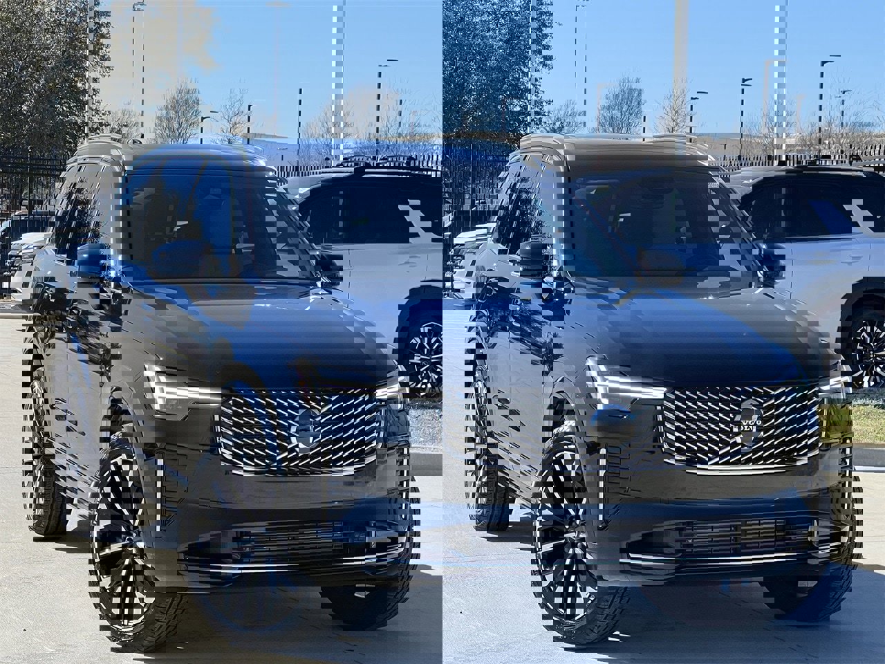 Used 2025 Volvo XC90 T8 Core image 2