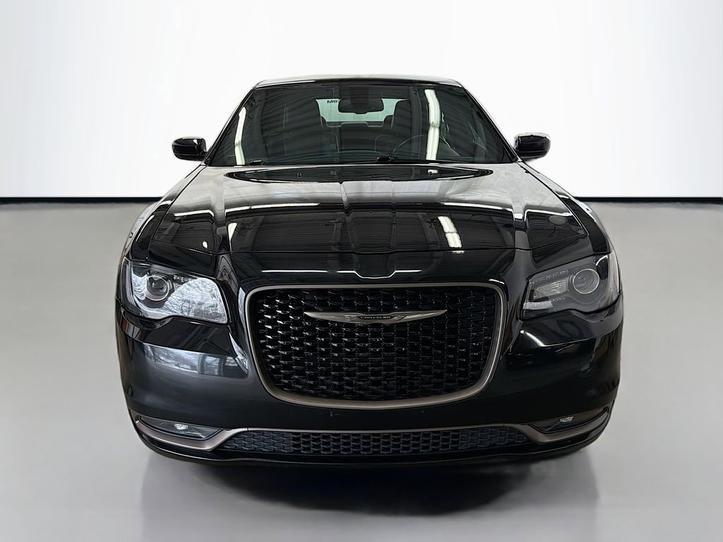 Used 2016 Chrysler 300 S image 2