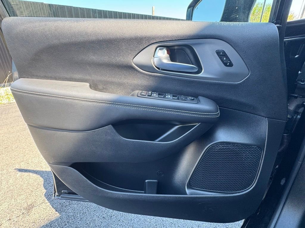 Used 2026 Chrysler Pacifica Select FWD image 22