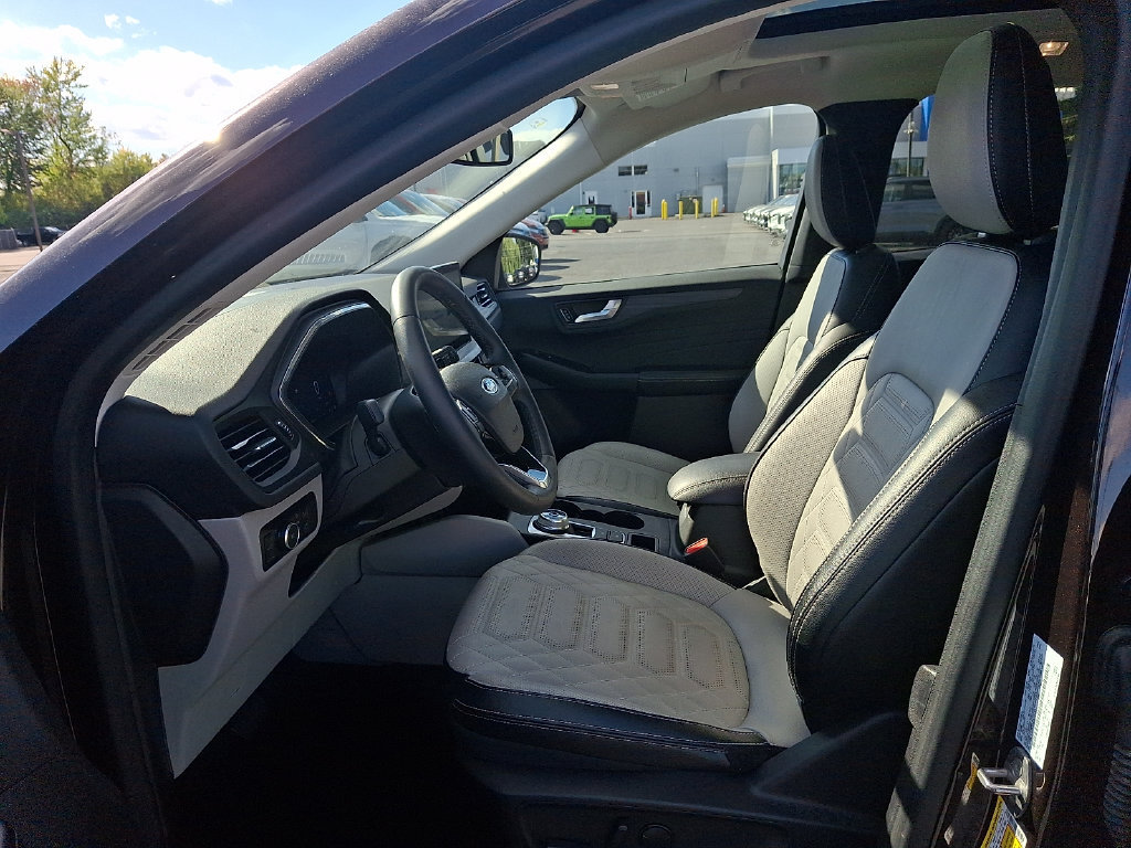 Used 2023 Ford Escape Platinum w/ Premium Technology Package AWD/4WD image 13