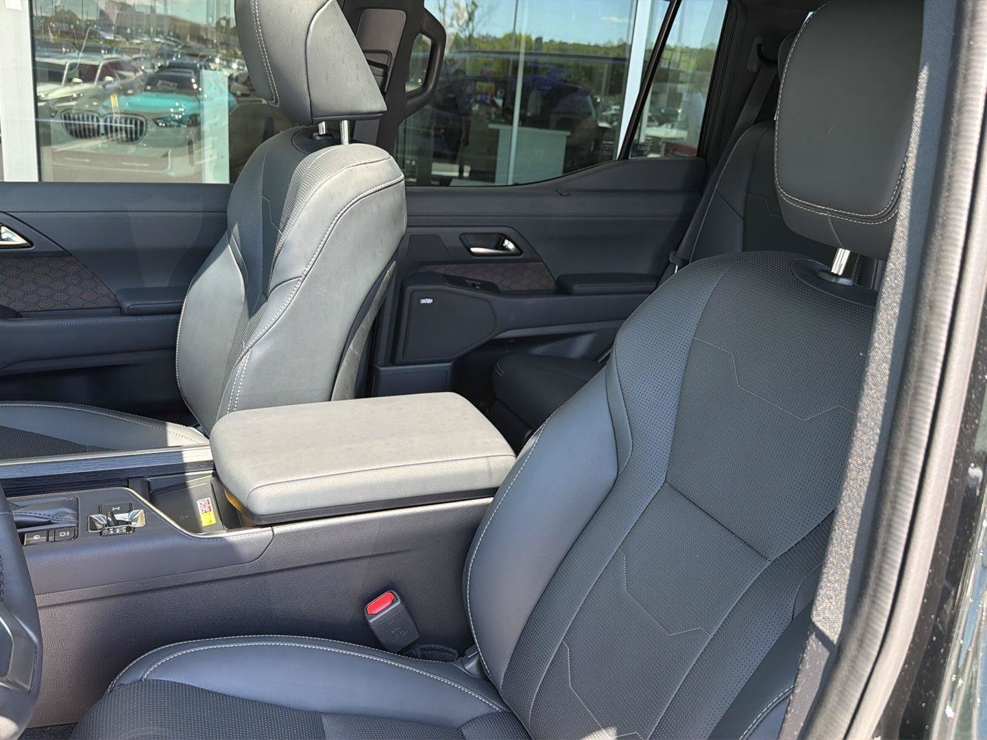 Used 2025 Lexus GX 550 w/ Cold Area Package AWD/4WD image 28
