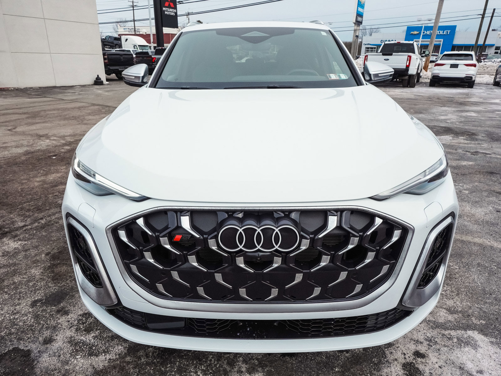 Used 2025 Audi SQ5 Premium Plus w/ Premium Plus Package image 2