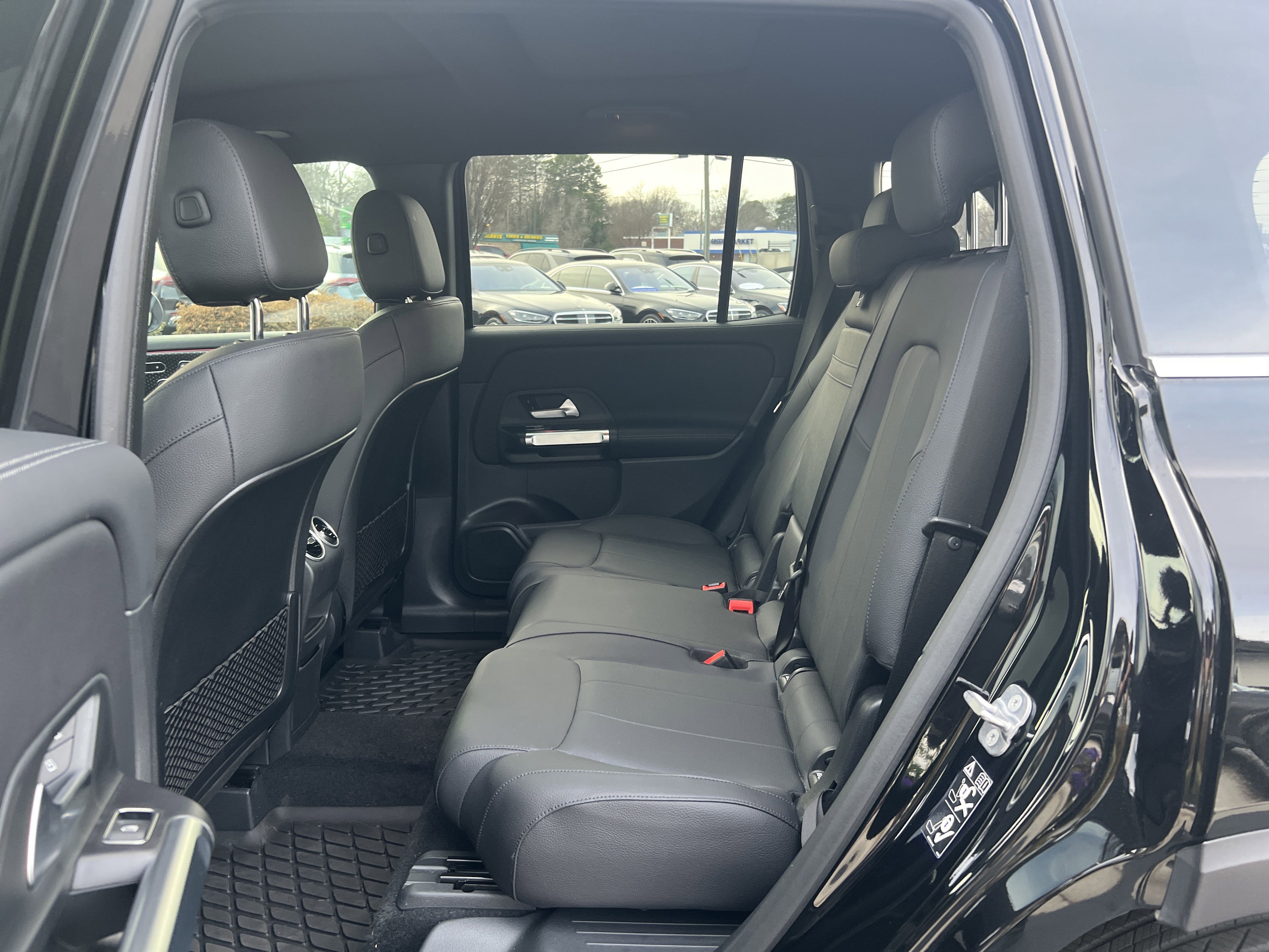 Certified 2025 Mercedes-Benz GLB 250 image 32