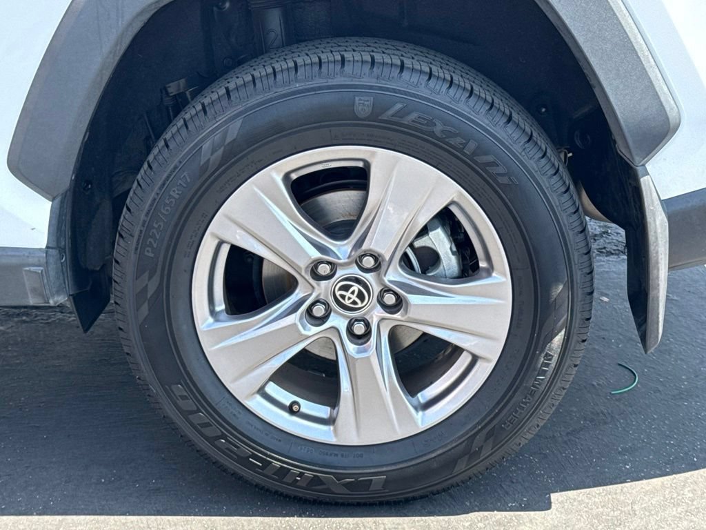 Certified 2022 Toyota RAV4 XLE w/ Convenience Package FWD image 18