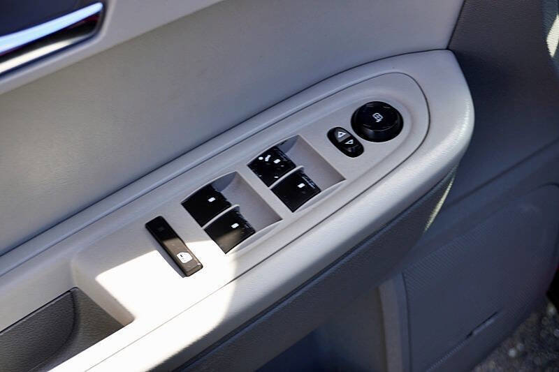 Used 2012 Chevrolet Traverse LT image 26