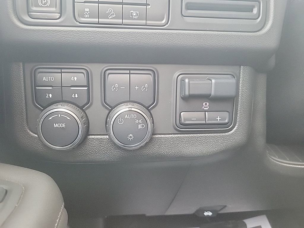 Used 2024 Chevrolet Suburban Z71 w/ Luxury Package image 11