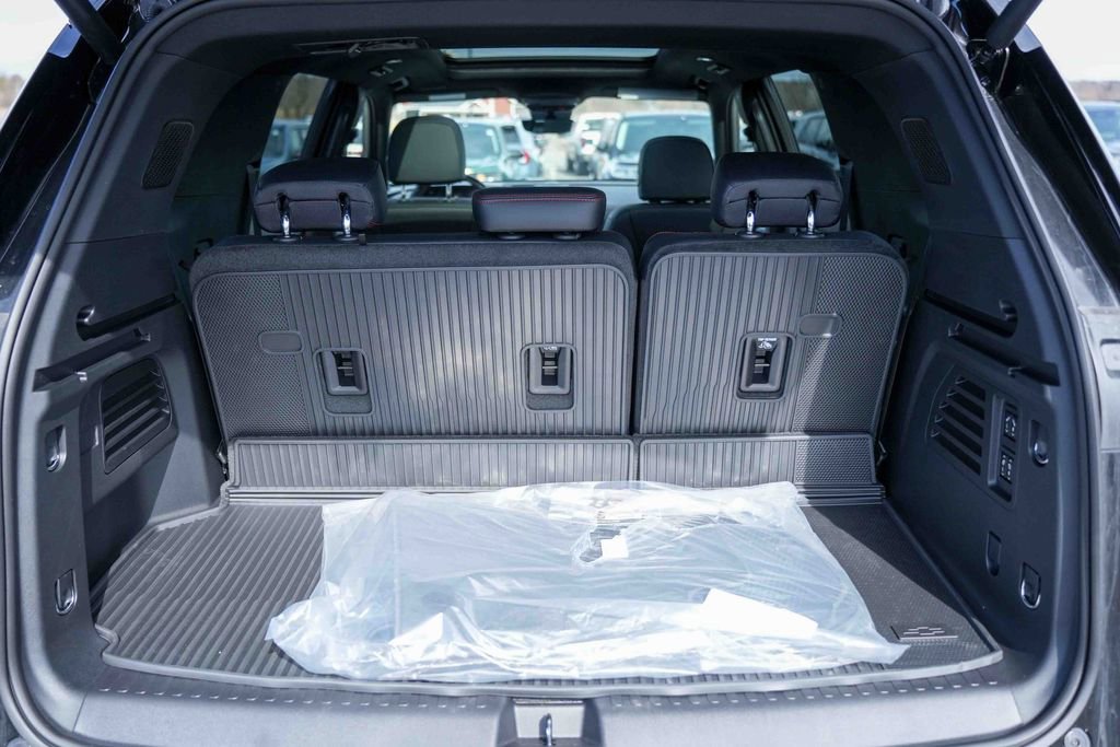 Used 2026 Chevrolet Traverse RS w/ LPO, Floor Liner Package image 11