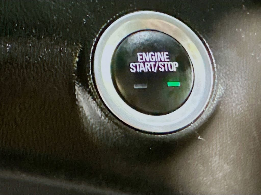 Used 2024 GMC Terrain SLT image 20