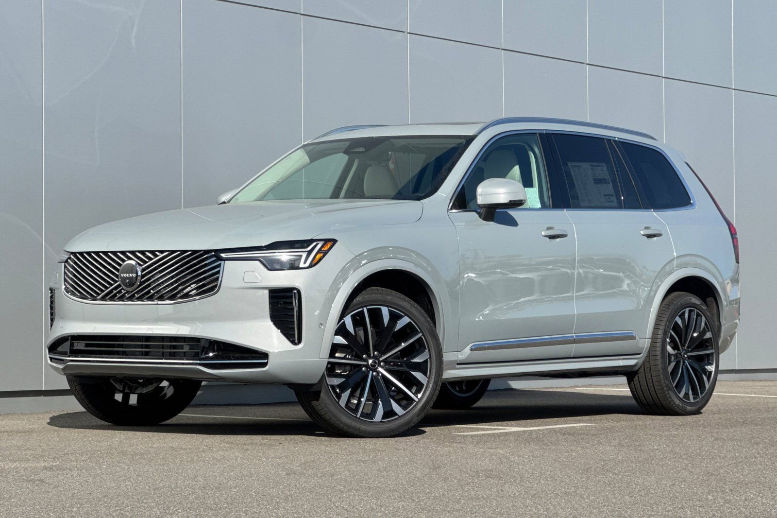 New 2026 Volvo XC90 B6 Ultra w/ Protection Package