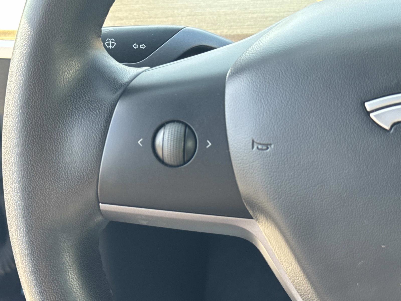 Used 2020 Tesla Model 3 Standard Range Plus image 9