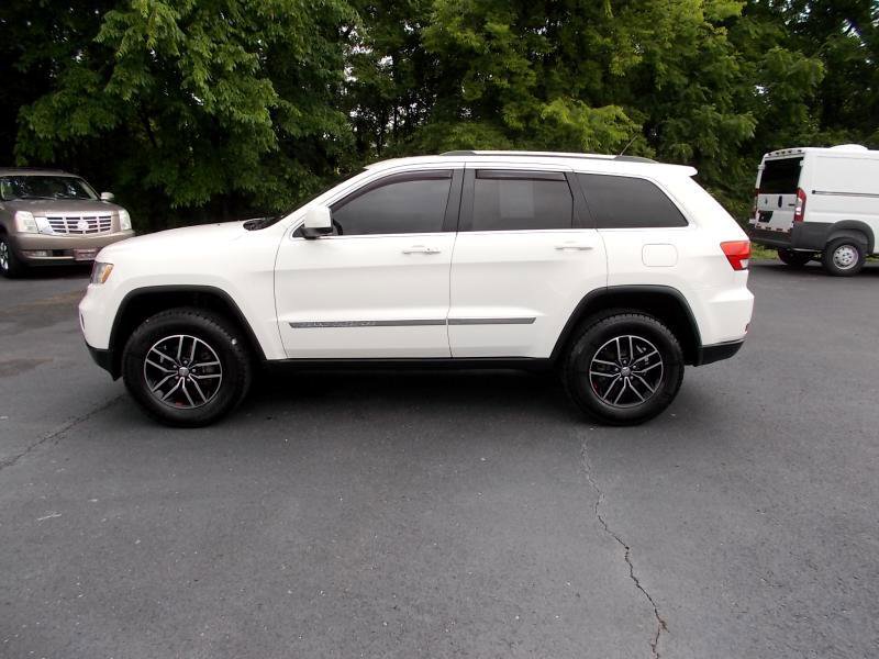 Used 2012 Jeep Grand Cherokee Laredo w/ Laredo E Group image 8