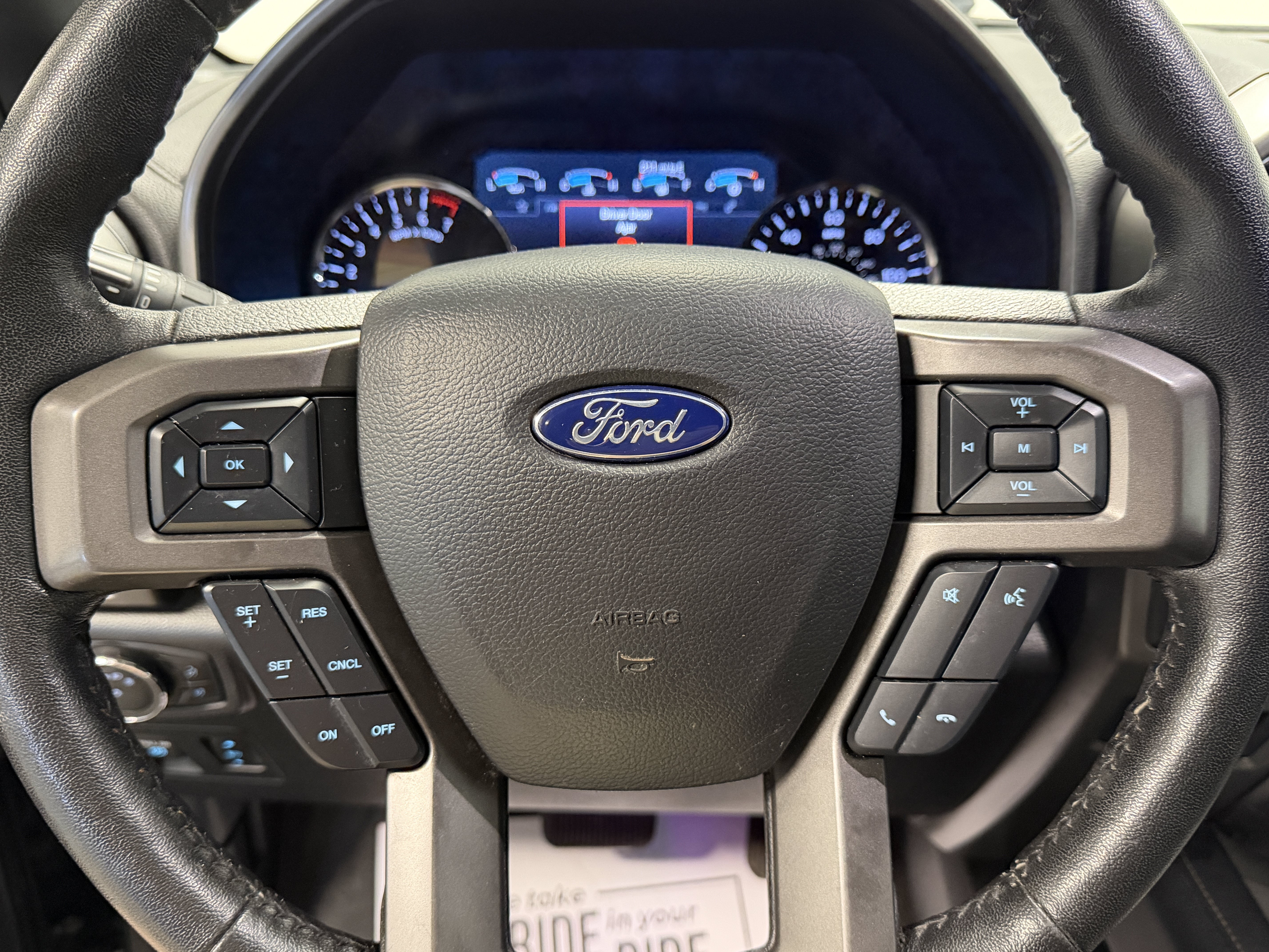 Used 2019 Ford Expedition XLT w/ Equipment Group 202A AWD/4WD image 13