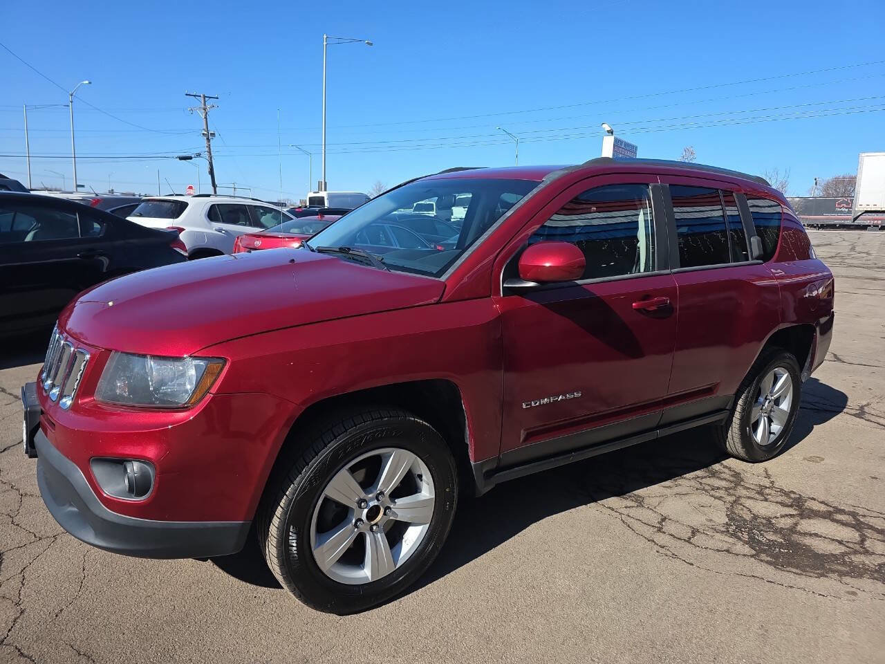 Used 2014 Jeep Compass Latitude FWD image 2