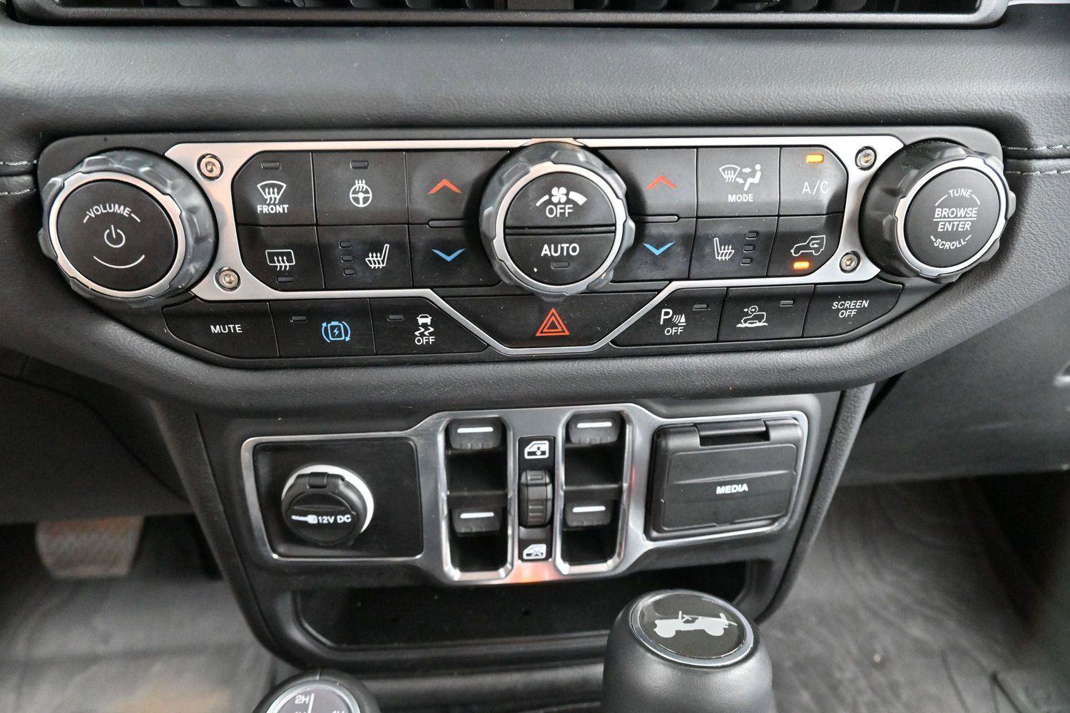 Used 2024 Jeep Wrangler High Altitude AWD/4WD image 24