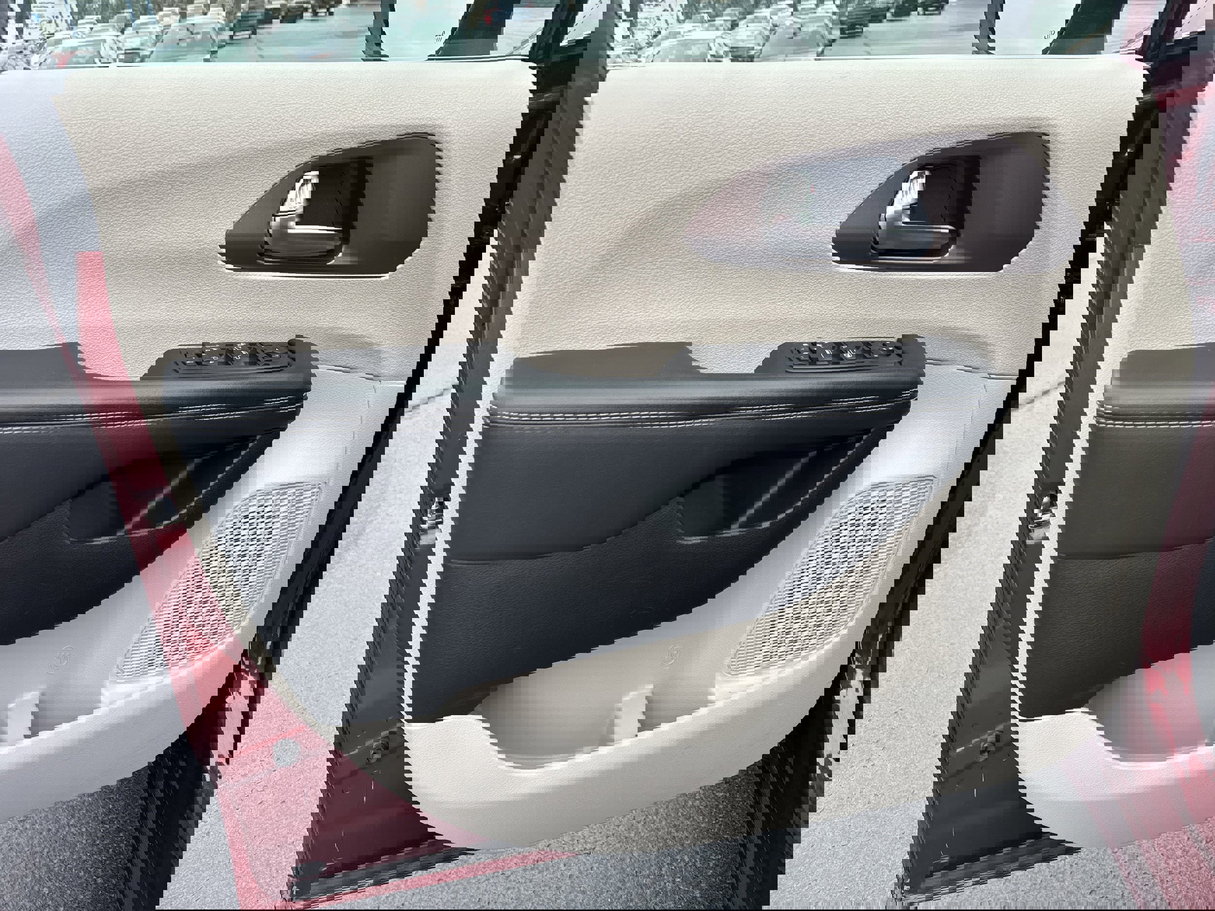 Used 2023 Chrysler Voyager LX FWD image 5